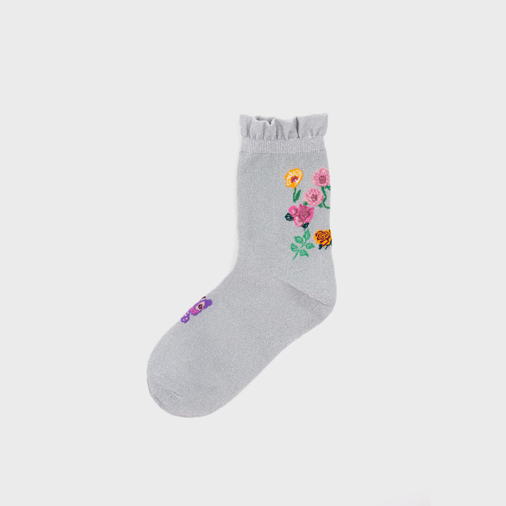 socks white color image-S4L7