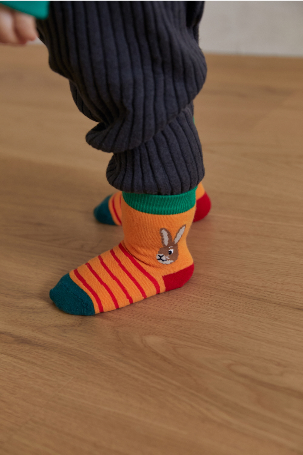 socks product image-S9L5