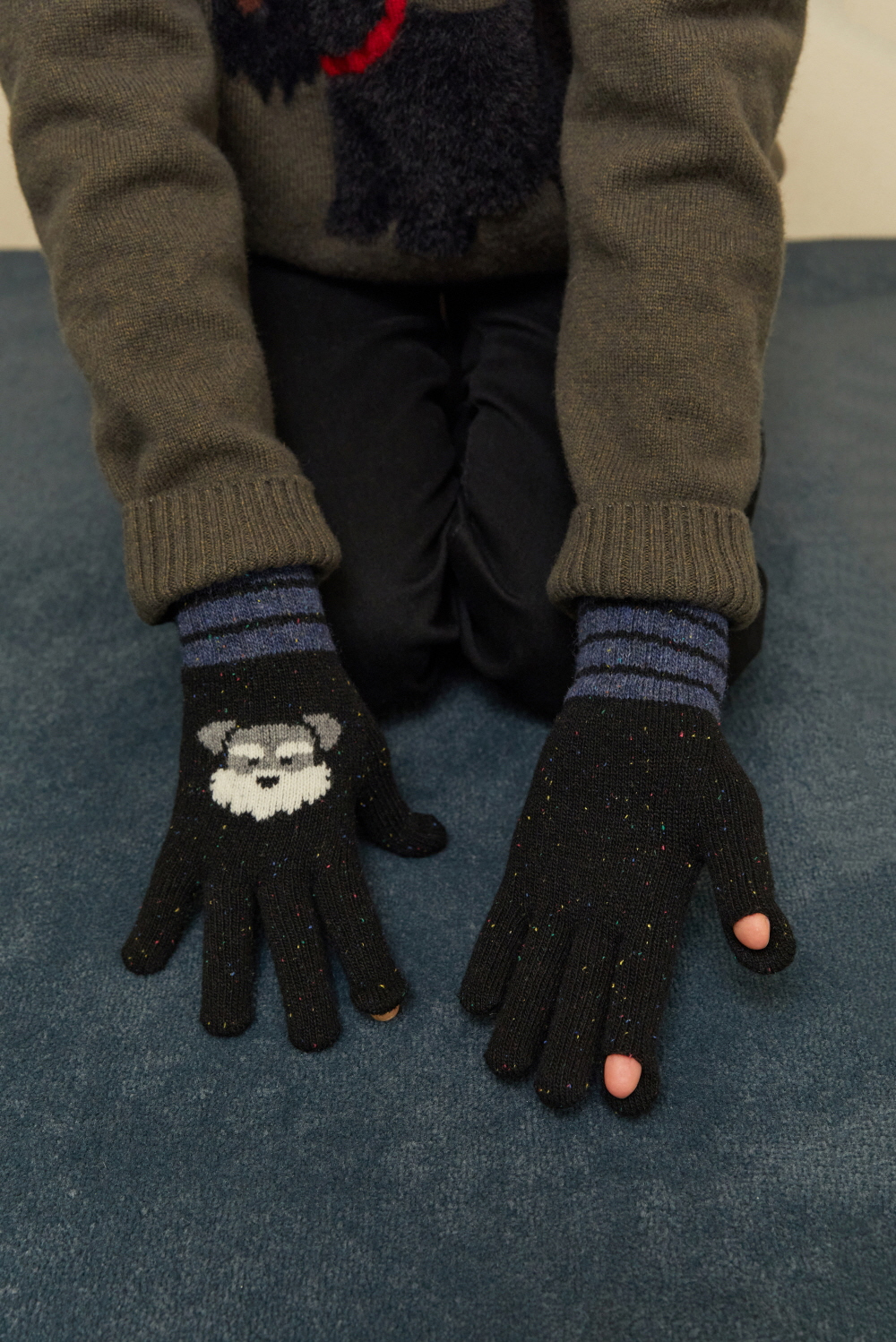 gloves model image-S1L6