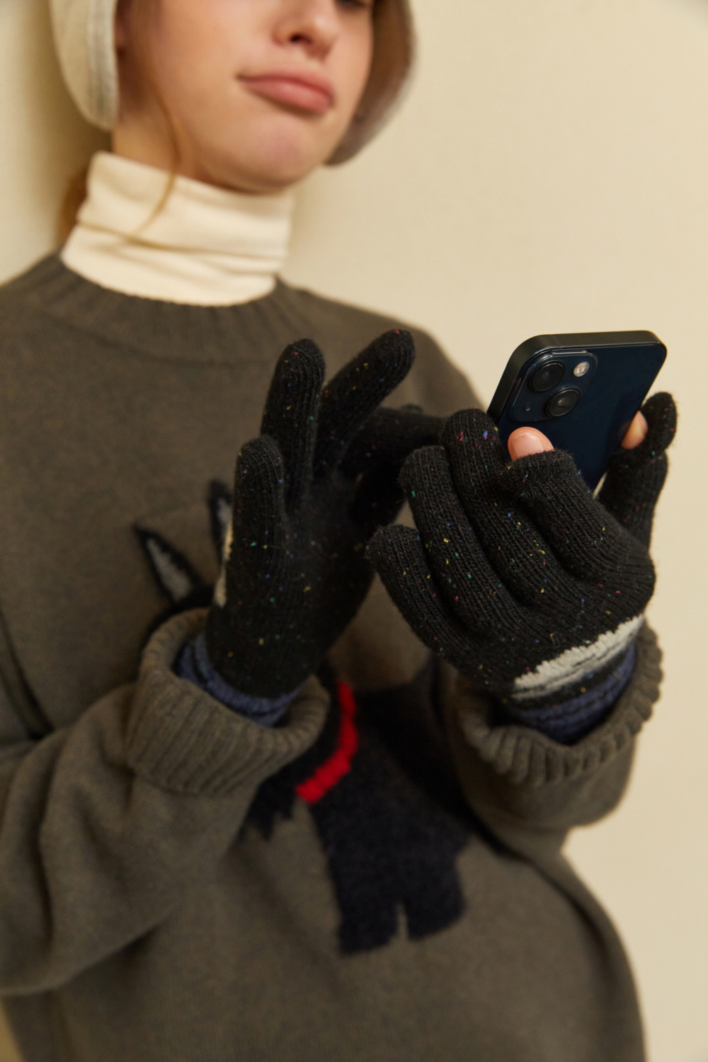 gloves model image-S1L15