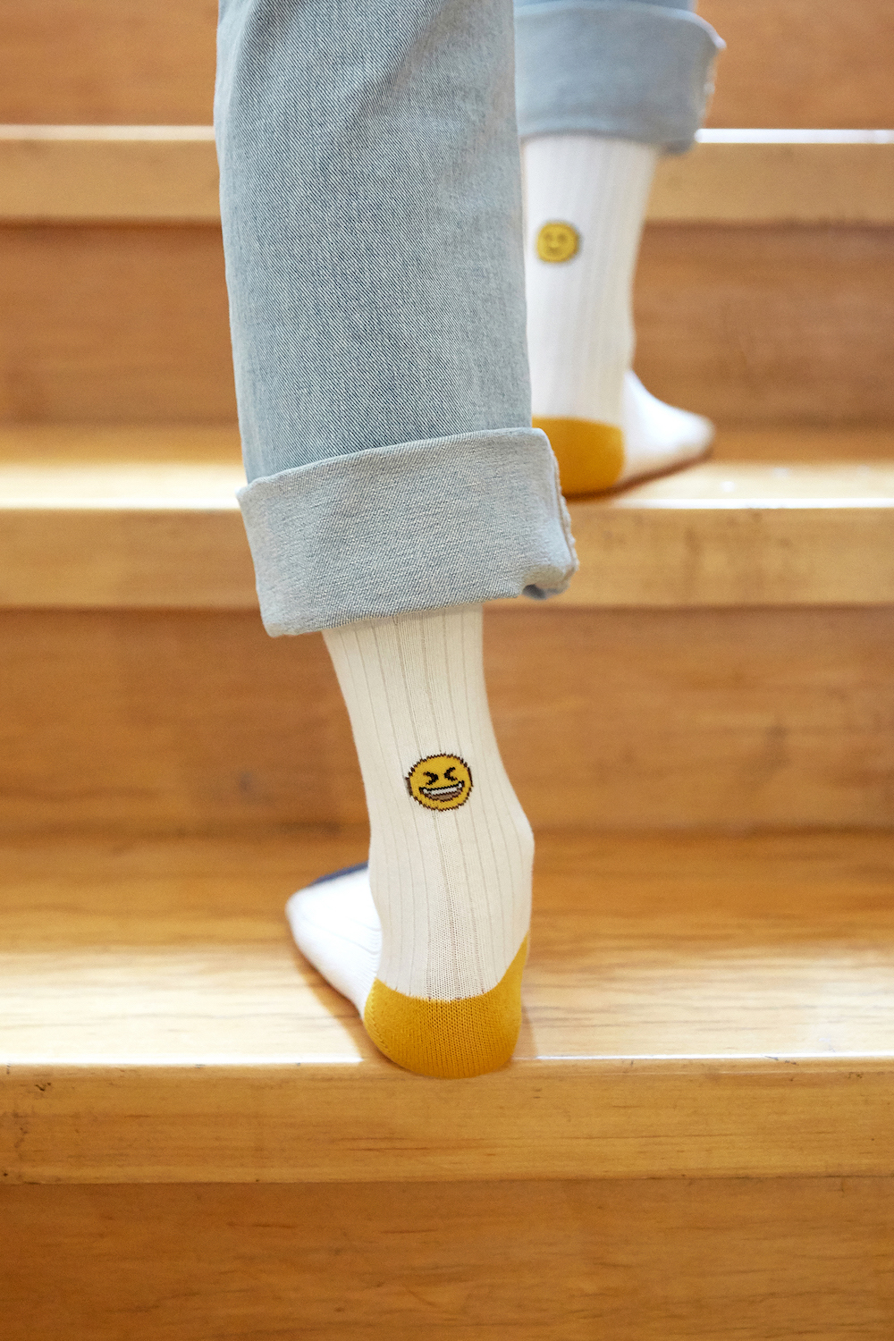 socks detail image-S6L1