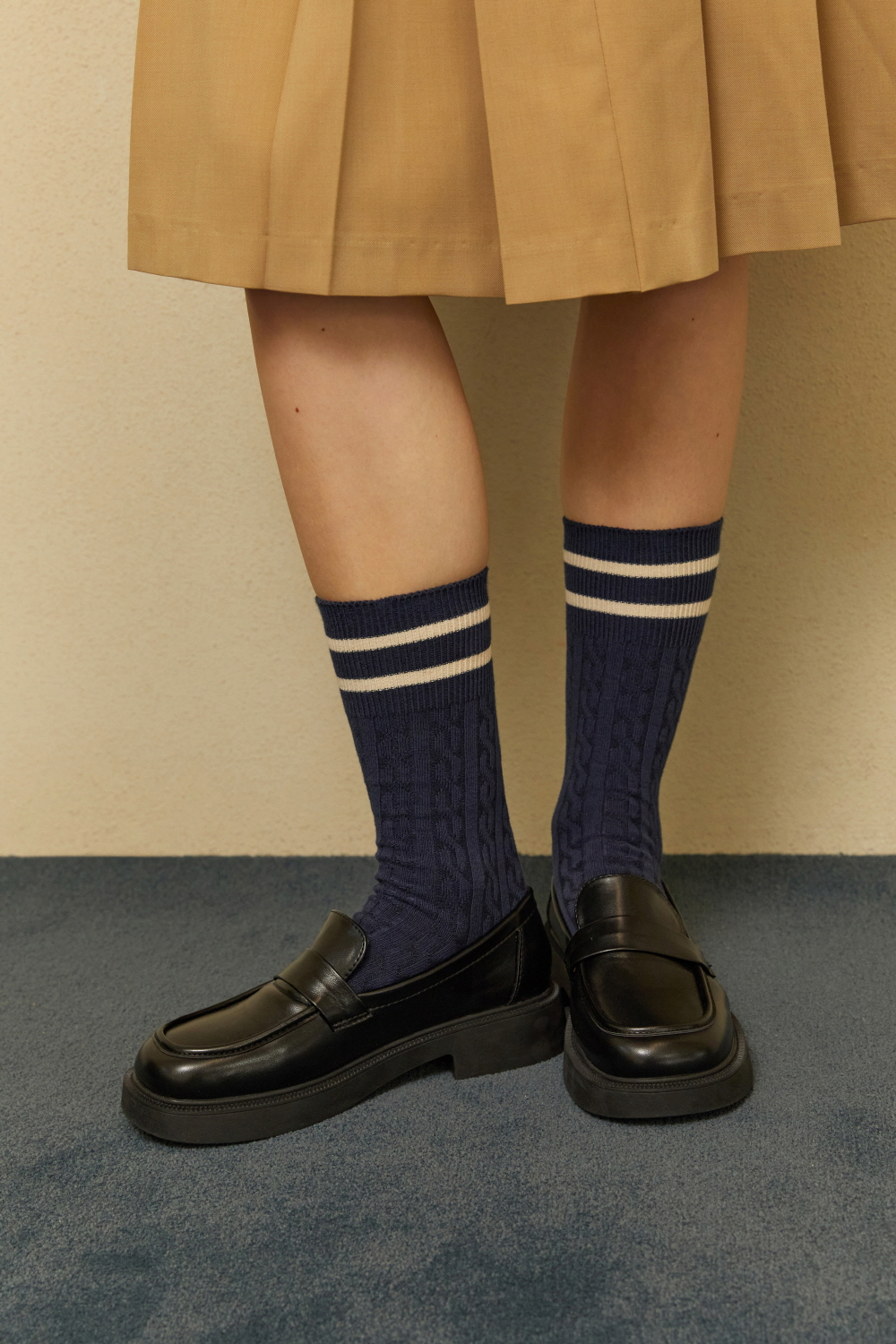 socks model image-S1L49